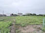 空が大きく広がり、周囲の自然と静かな時間が流れる、開放感に満ちた心地よい環境です。