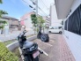 エントランスすぐ横にあるバイク置き場。