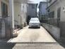 セカンドカーにも便利、駐車2台可の敷地。
