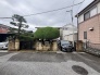 閑静な住宅街に佇み、日々の暮らしに穏やかな落ち着きをもたらす心地よい環境が整っています。