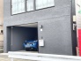 大切なお車を守ることができるガレージ付きです。
