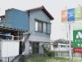 日常の風景に溶け込み、地域とともに穏やかな時を重ねてきた佇まいが、暮らしに馴染む落ち着きをもたらします。
