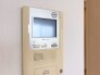 誰が来たのか一目でわかる、防犯上助かるモニター付きインターホン。