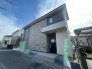 モダンな外観と落ち着きのある佇まいが魅力的な住まい