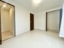 今からここを誰のお部屋にしようか、そんな洋室。