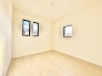 今からここを誰のお部屋にしようか、そんな洋室。大きさは5帖です。

