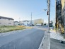 駐車が苦手な方にも嬉しい、前面６ｍ道路に面した住まい。
