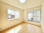 広々バルコニーから、たっぷり太陽の恵みが得られます。
柔らかな光が心地よい、広々とした空間。