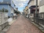 彩り豊かな石畳が続く、穏やかな住環境。