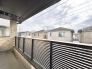 広がる空と穏やかな街並みを望む、開放感あふれるバルコニー