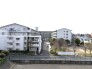 広々とした空が広がる、穏やかな日常が描かれる場所
