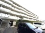 緑に囲まれた、穏やかな住まい。