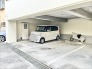 安心感のある屋根付き駐車場で、大切なお車を雨風から守ります