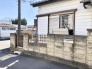 駐車が苦手な方にも嬉しい、前面８ｍ道路に面した住まい。
