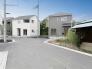 洗練された意匠が並び、落ち着いた時間が流れる閑静な住宅街の一角です。