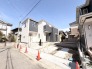 モダンな外観と穏やかな街並みが調和する住まい