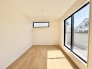 清潔感のある空間に、心地よい光が満ちています
