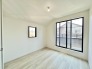 新築の木の匂いのする室内。写真では伝わらないので、ぜひ現地でお確かめください。

