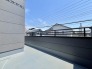 らくらくお洗濯を助ける広いバルコニー。
