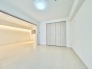 柔らかな光と温かみのある木目が、穏やかな時を刻む空間。
