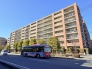 南越谷２丁目バス停目の前で市内の移動にも便利です。
