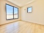 無駄のないシンプルな空間が、日々の暮らしに心地よいゆとりと開放感をもたらしてくれます。
