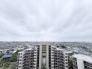 空を広く見渡せる開放的な眺望が、日々の暮らしに心地よいゆとりと静かな安らぎをもたらしてくれます。