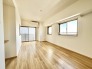 広々とした空間に、柔らかな光が満ちる心地よい住まい