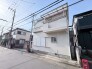住まいの個性と街並みが調和する、穏やかな佇まい。