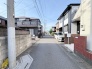 穏やかな日差しと静かな街並みが、心地よい日常を紡ぎます。
