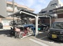 整然と並び、規則正しい日常を予感させる駐輪スペース