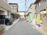 通り抜けができないので居住者の方以外はほとんど通りません。