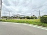 穏やかな街並みに溶け込む、開放感のある広々とした敷地で新たな暮らしの構想を描いてみてはいかがでしょうか。
