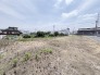 空を広く仰ぐ穏やかな環境に位置し、理想の住まいを自由に描ける開放的な敷地です。