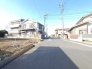 前面道路が広く、車の駐車がしやすい立地です。