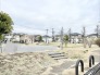 徒歩1分に公園がありとれも明るい雰囲気です。 50m