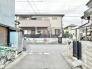 静かな街並みに溶け込む、穏やかな時間が流れる住まい