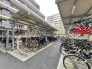 整然と並ぶ駐輪スペースが、日々の暮らしに安心感をもたらします