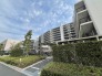 青空と緑に彩られた、開放感あふれる洗練された住まい