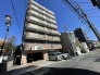 空と街並みが調和する、落ち着いた佇まいの住まい