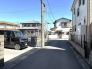静かな住宅街に佇む、穏やかな暮らしを育む住まい。