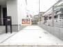 住まいと一体となって日々の暮らしを整える、すっきりと整頓された外構スペースが心地よい余裕を生み出します。