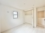 新築の木の匂いのする室内。写真では伝わらないので、ぜひ現地でお確かめください。
