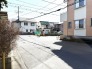 穏やかな日差しが広がる、心安らぐ街並み。