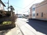 柔らかな日差しが心地よい、穏やかな街並みが広がります。