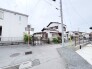 静かな街並みに佇む、穏やかな時間が流れる住まい
