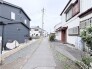 穏やかな街並みに調和する、安心感のある住まい。
