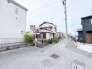 静かな住宅街に佇む、温かみのある佇まい。