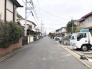 駐車が苦手な方にも嬉しい、前面６ｍ道路に面した住まい。
