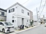 カースペースを並列2台分を確保した、築浅戸建住宅です。